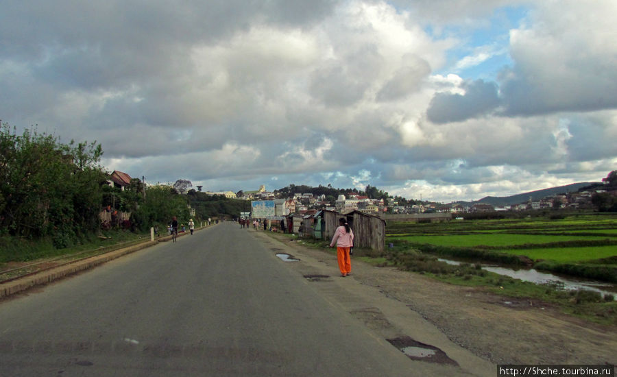 любой поселок начинается с торговых лавок Провинция Антананариву, Мадагаскар