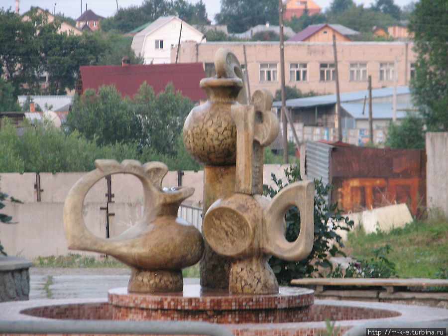 Скульптуры на улице Кыштым, Россия