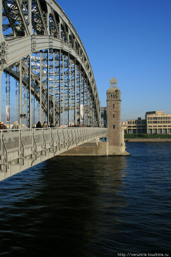 Большеохтинский мост с левого берега Невы Санкт-Петербург, Россия