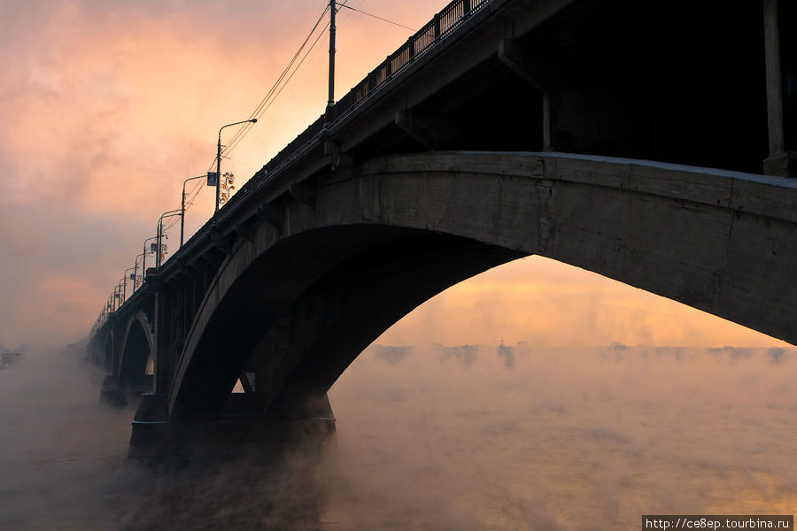 Коммунальный мост — один из символов города Красноярск, Россия