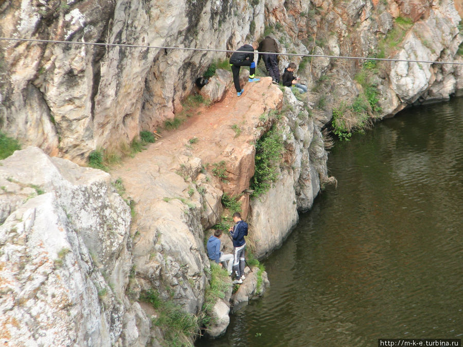 Скала Три пещеры Каменск-Уральский, Россия