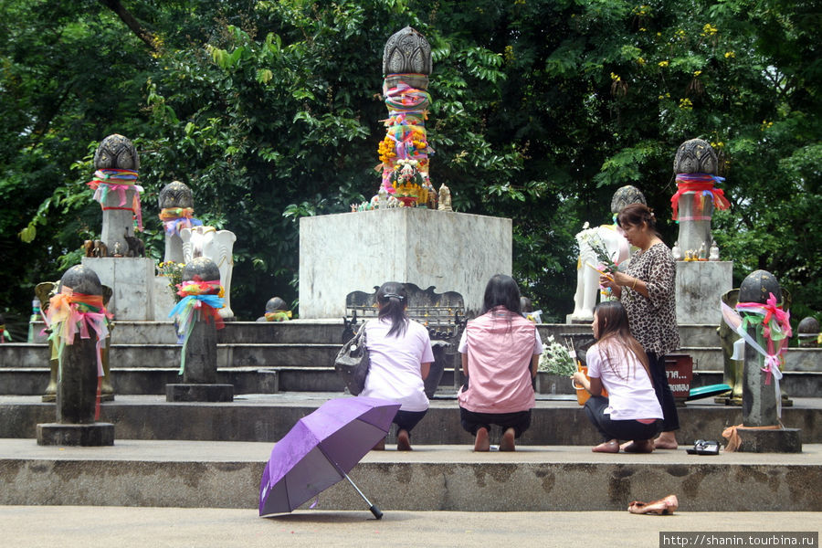 Место культа — только для женщин Чианграй, Таиланд