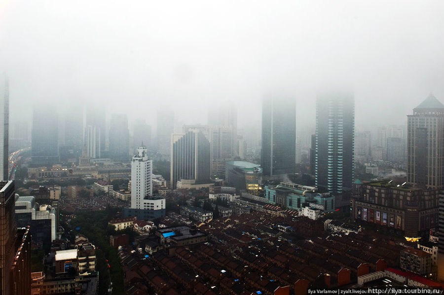 Но чаще всего вид такой. В Шанхае постоянный смог. Температура практически никогда не опускается ниже 0. Шанхай, Китай