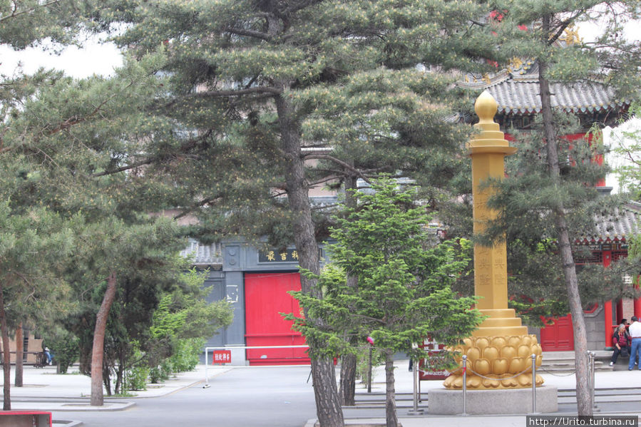 Небольшой храм в центре Чанчуня. Чанчунь, Китай