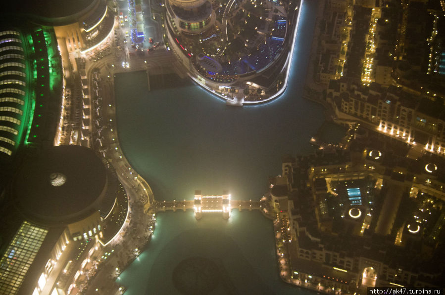 бассейн внизу Дубай, ОАЭ