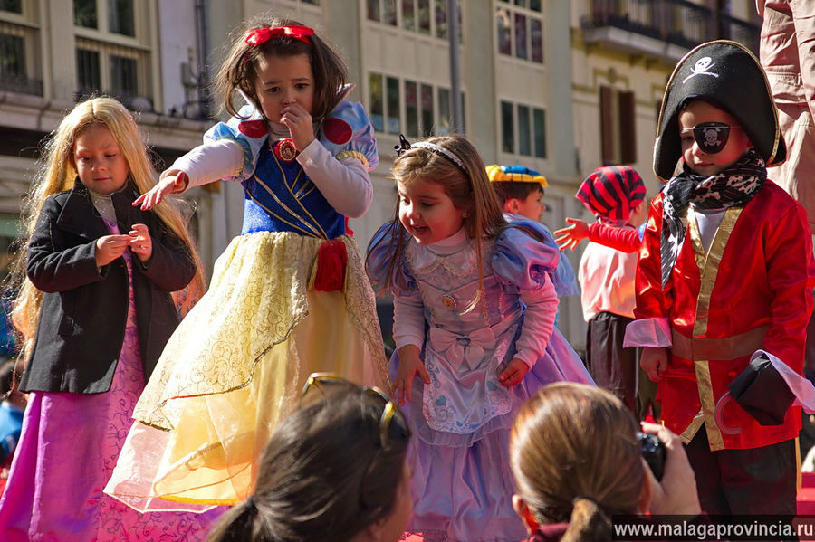 Карнавал - праздник для всех! Детский день Малага, Испания