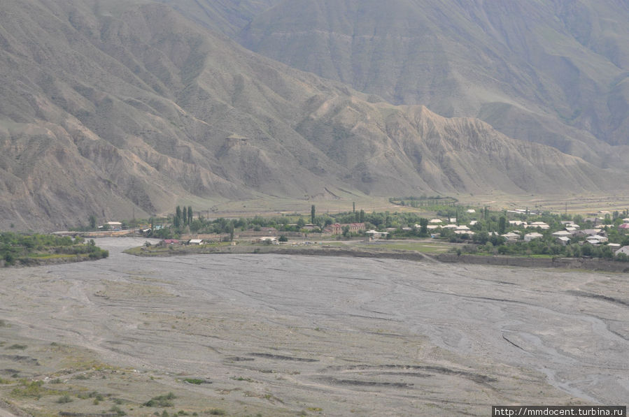 Крепость в тактическом отношении имела не очень хорошее положение, т.к. находилась в низине, а не занимала, как было принято господствующую высоту. Ахты, Россия