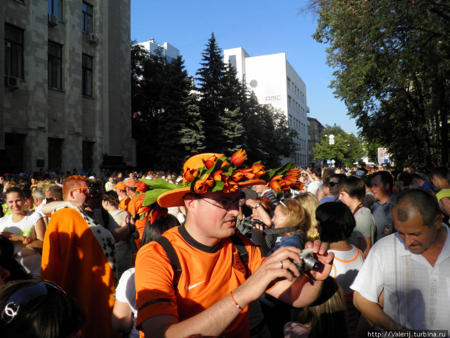 ЕВРО 2012. Рукопожатия в жизни и противостояние на поле Харьков, Украина