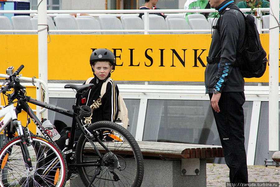 В Суоменлинна на велосипедах Хельсинки, Финляндия
