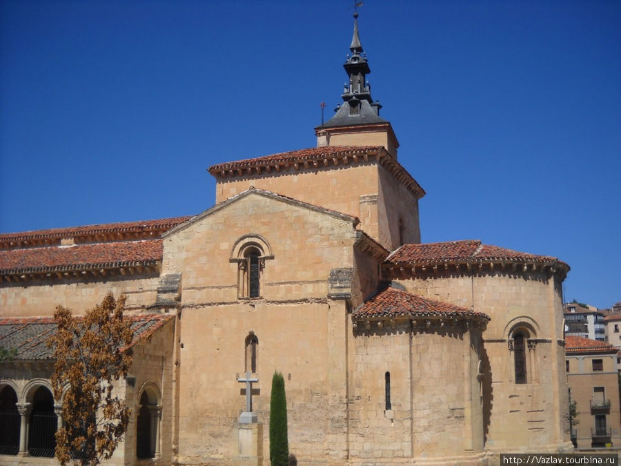 Парадный вид церкви Сеговия, Испания