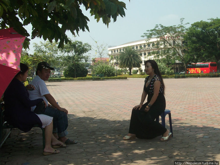 местная певица, с которой мы познакомились на съемках клипа Вьентьян, Лаос