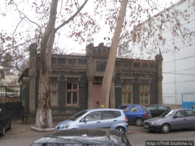 Классическое здание краеведческого музея в состоятельном молдавском селе Кишинёв, Молдова