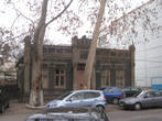 Классическое здание краеведческого музея в состоятельном молдавском селе