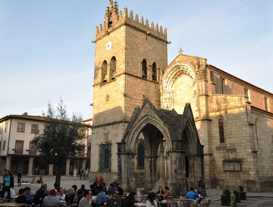 Церковь Девы Марии Гимарайнш, Португалия