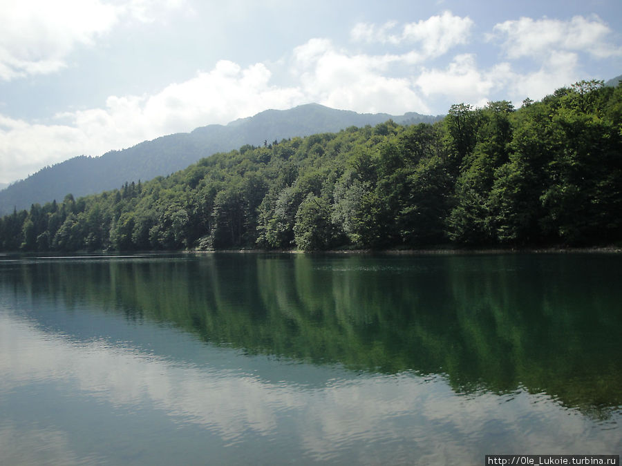 Биоградское озеро — можно прокатиться на лодке по нему, времени в пределах экскурсии хватает Будва, Черногория