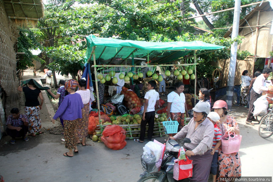 Придорожный рынок Мандалай, Мьянма