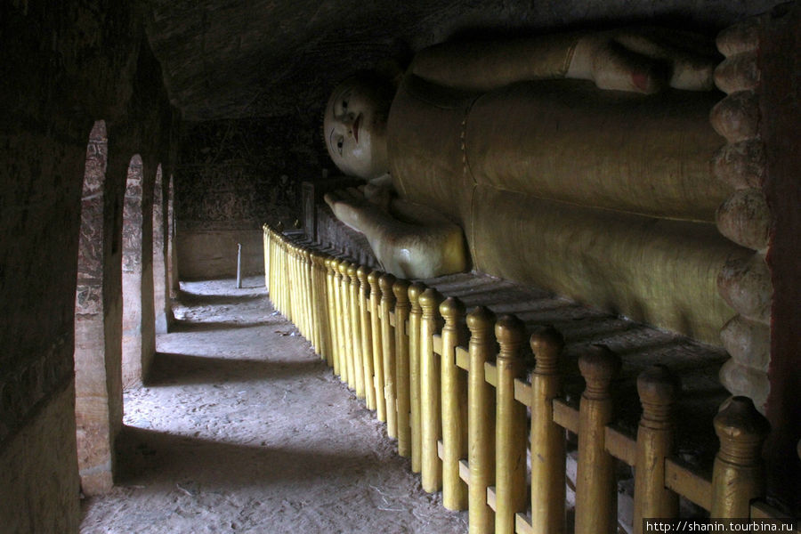 Лежащий Будда в пещере. Пещеры По Вин Даунг Монива, Мьянма