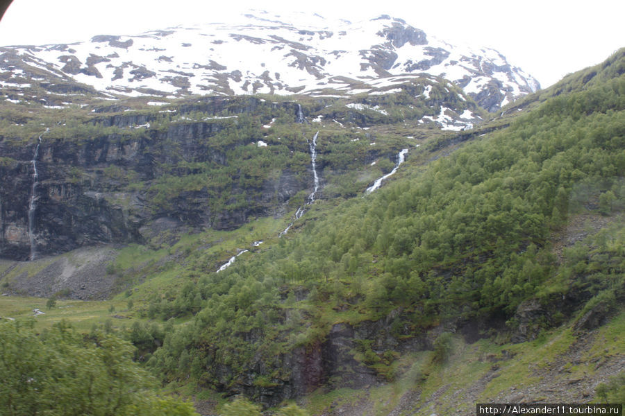 На вершинах снежно Флом, Норвегия