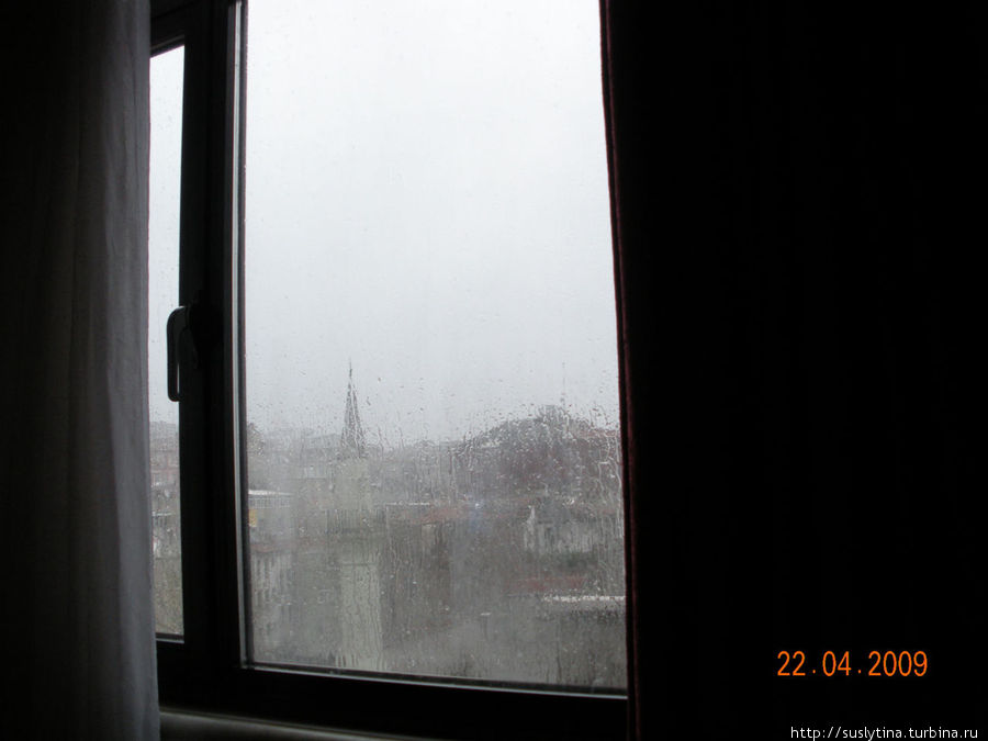 В апреле,почему то,было очень холодно(в 2009 году) лил часто дождь...... Стамбул, Турция