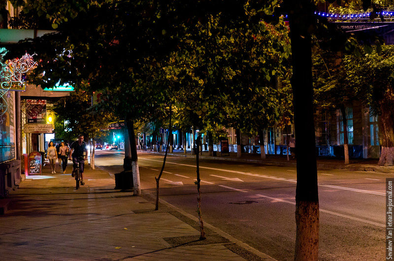 В выходные дни, улица Красная перекрывается и становится пешеходной улицей. Краснодар, Россия