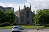 Почти напротив нее стоит католический собор Успения Богородицы, где находится кафедра архиепископа Сэнт-Эндрюсского и Эдинбургского. Построен в 1814г, но несколько раз потом перестраивался.