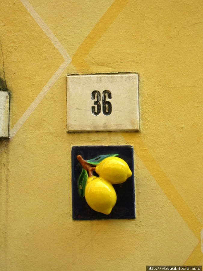 Символ Лимоне-сул-Гарда — как ни странно, лимон Лимоне-сул-Гарда, Италия