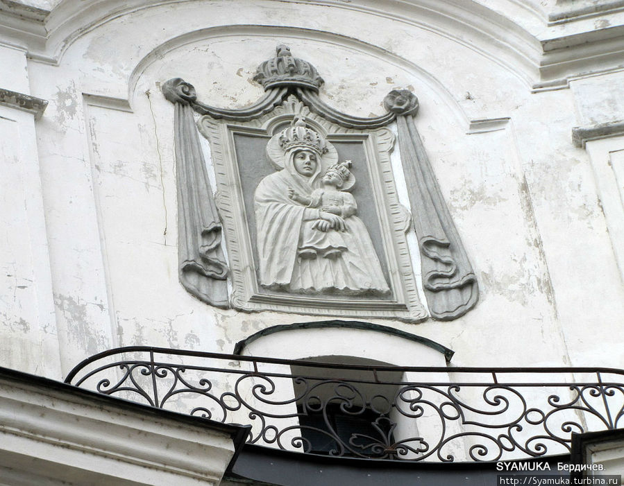 Строительство Мариинского костела было закончено в 1754 году. В новый храм из старого была перенесена Чудотворная икона Божьей Матери. Бердичев, Украина