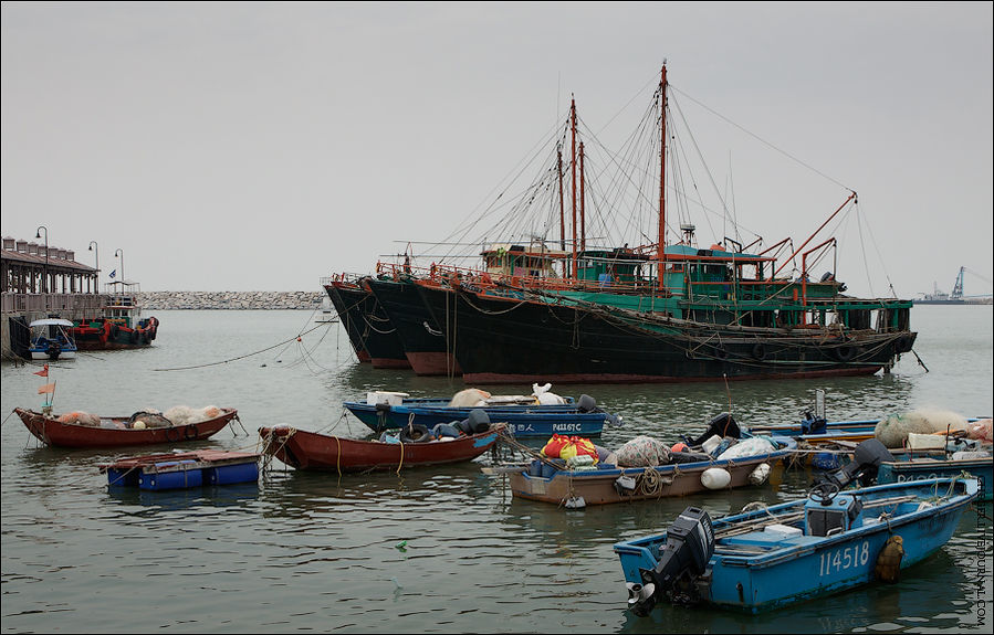Таи О — это небольшая деревушка, население которой занимается рыбной ловлей. Когда-то здесь был довольно большой соляной промысел, однако сейчас от него практически ничего не осталось — главной статьей дохода стал туризм. Остров Лантау, Гонконг