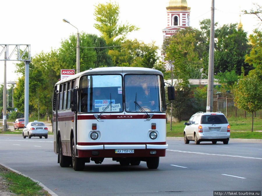 Автобуз ЛАЗ 695 на пригородном маршруте. Харьков, Украина