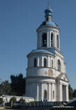 Колокольня с надвратной церковью в честь Успения Пресвятой Богородицы.
