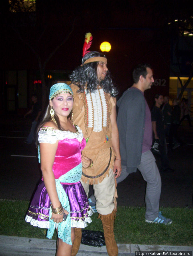 Лос Анджелес. Хэлоуин парад 2011. Лос-Анжелес, CША