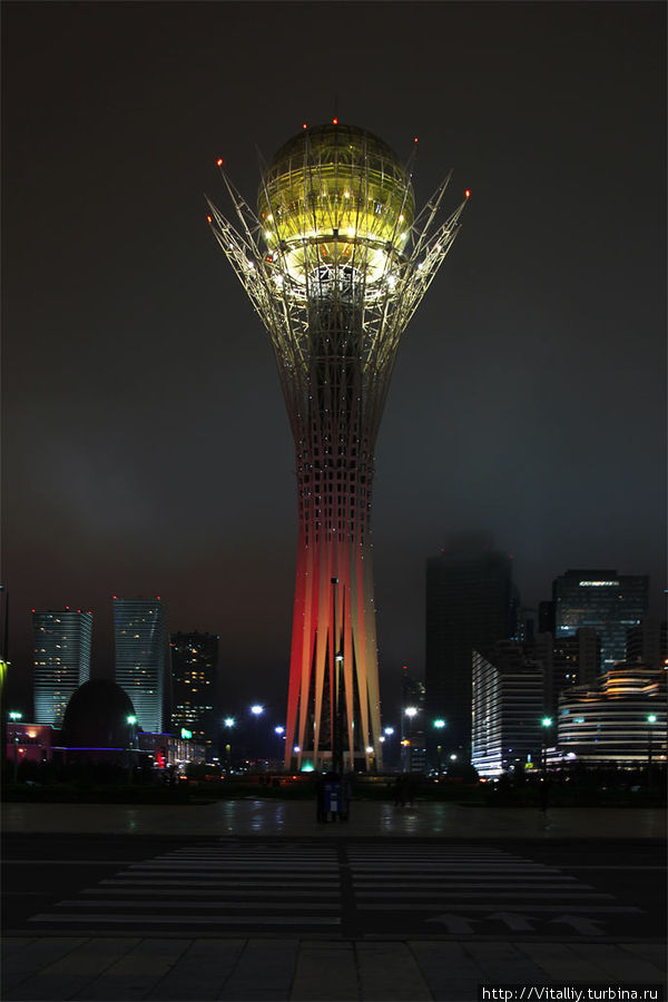 73. Новый город ночью выглядит очень красиво. Казахстан