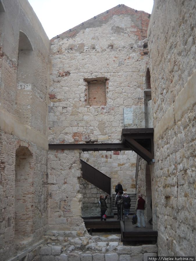 Среди стен Самора, Испания