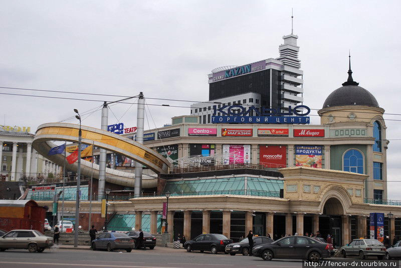 Торговый центр Кольцо. То ли центр назван по прозвищу площади, то ли наоборот. Казань, Россия