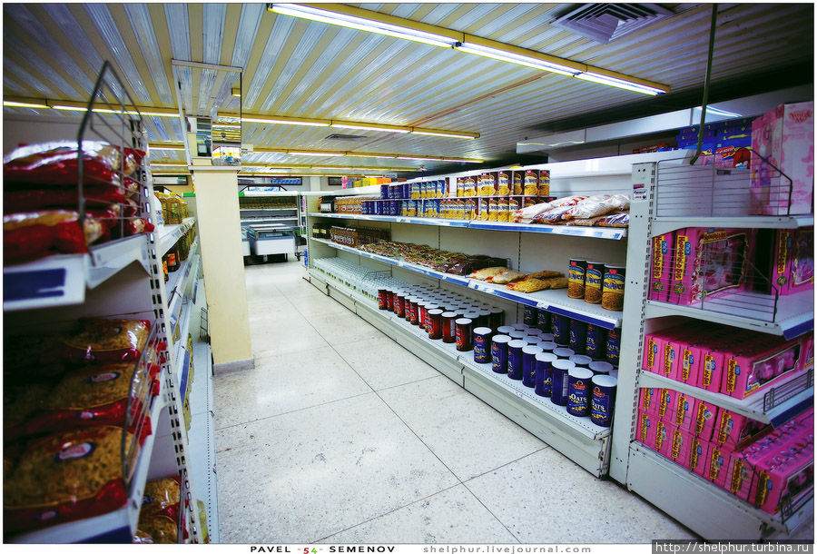 Магазины на кубовой. Полки магазинов на кубе. Кубинские магазины. Магазин подарков. Магазины на кубовой.