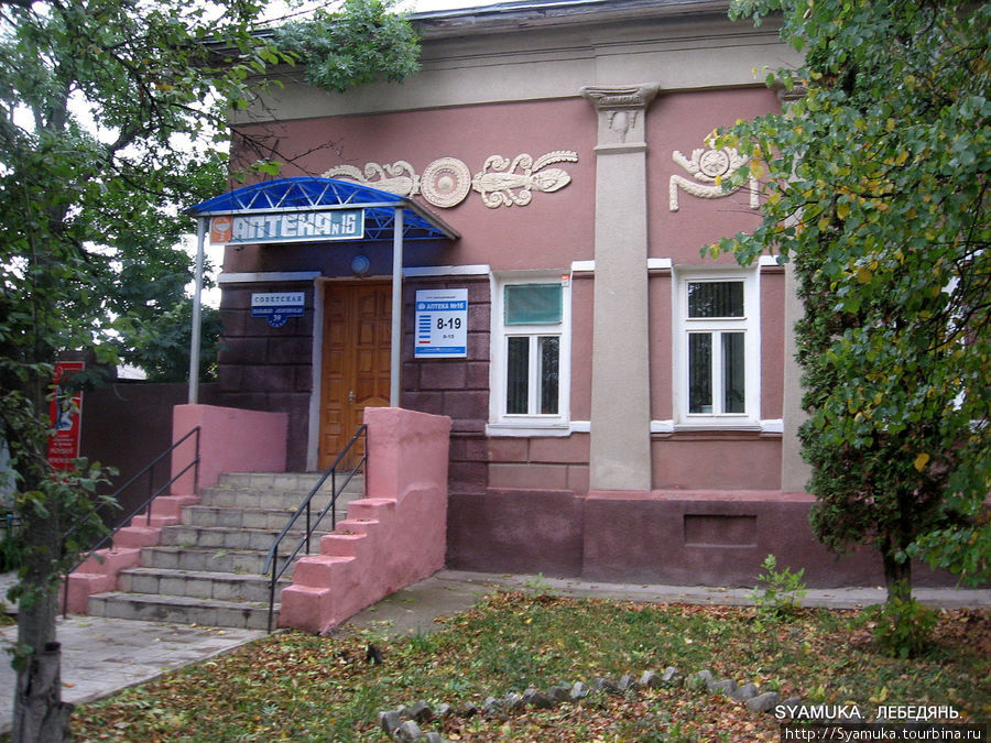 В доме купца А. И. Чурилина аптека располагается с 1932 г. Лебедянь, Россия