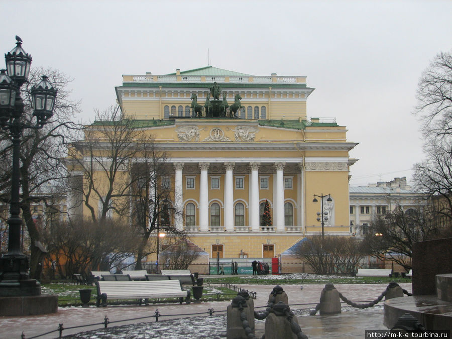 Театры петербурга в августе. Александринский театр СПБ. Александринский театр вид сверху.