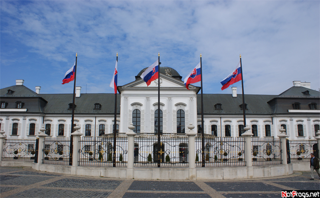 Аверс дворца Грассалковичей Братислава, Словакия