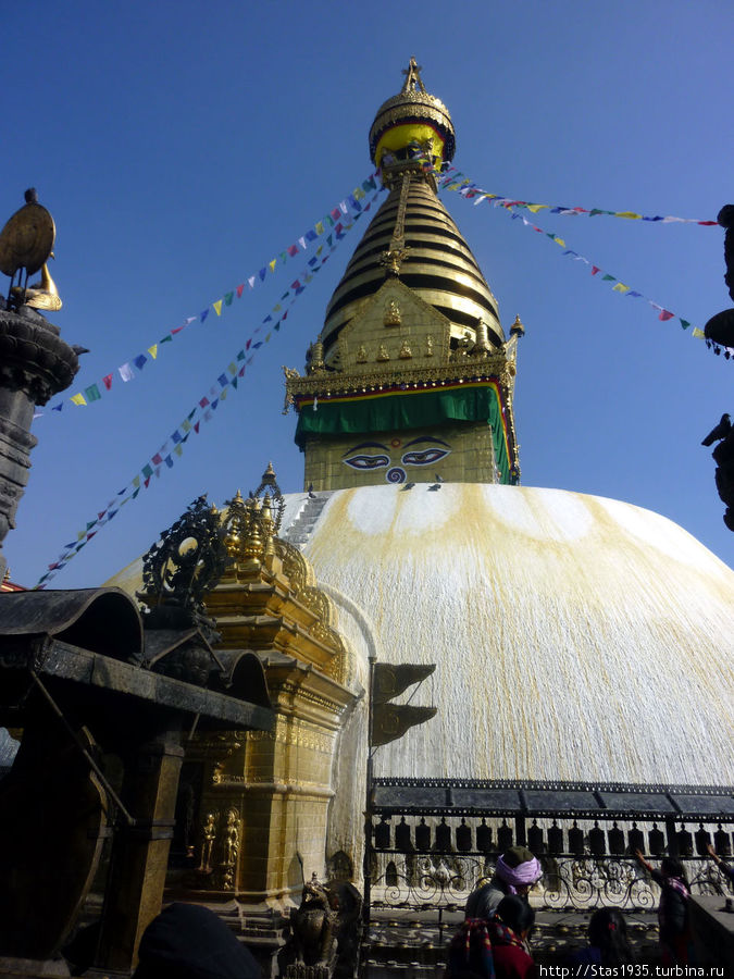 Катманду. Храмовый еомплекс Сваямбунатх. Пагода Сваямбунатх. Всевидящие глазы Буддв. Катманду, Непал