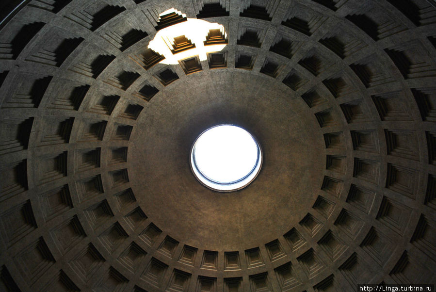 Купол, сложенный из плиток. Рим, Италия