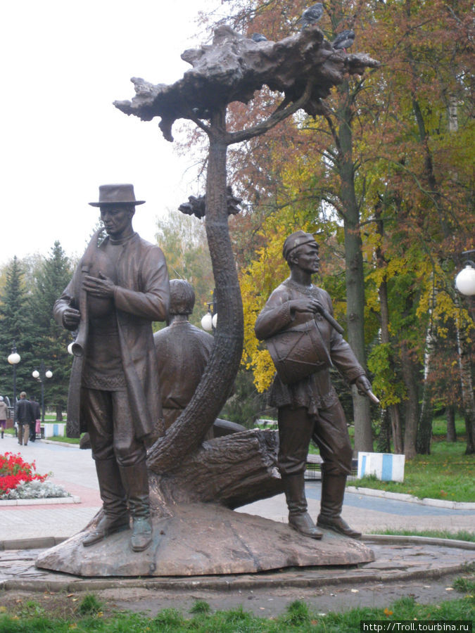Памятник Древо жизни, известный как Гусляры Йошкар-Ола, Россия