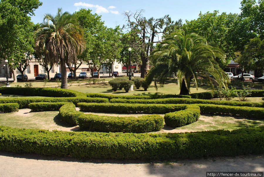 Чем-то напоминает парки европейских королевских резиденций Сан-Антонио-де-Ареко, Аргентина