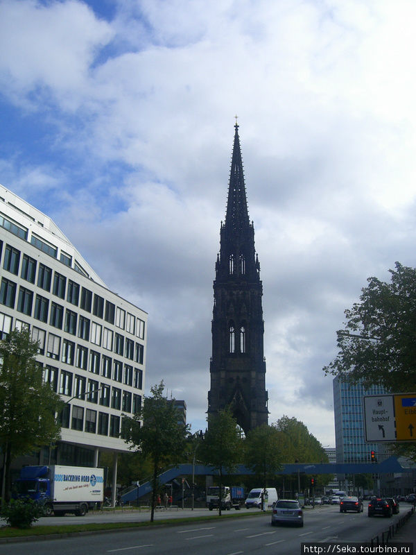 Вид на башню церкви Святого Николая Гамбург, Германия