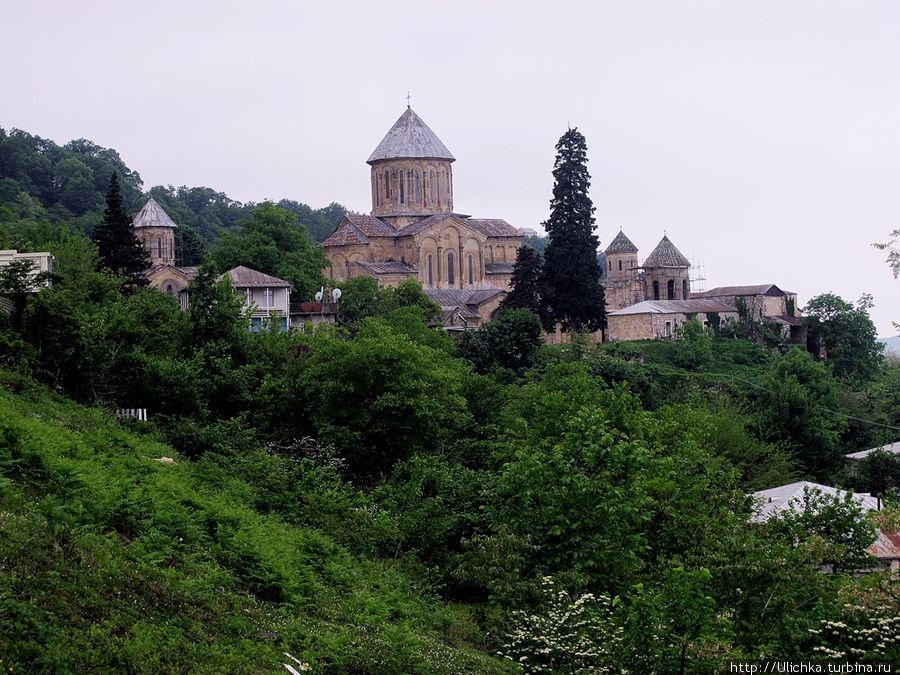 Монастырь Гелати Мотсамета, Грузия