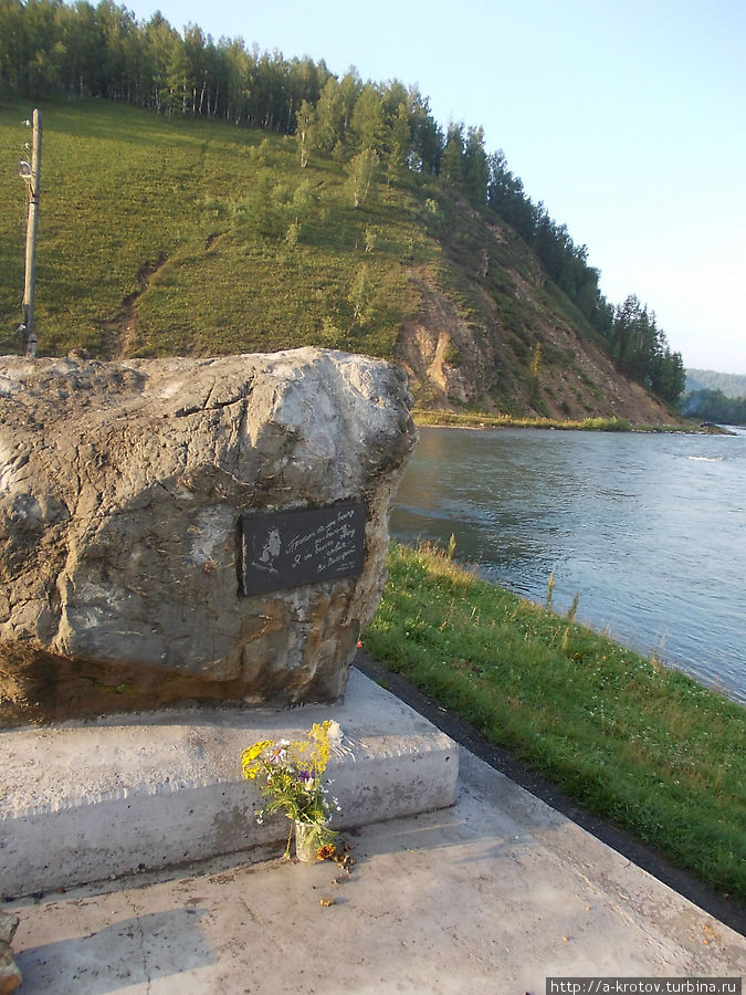 Камень в честь Высоцкого
