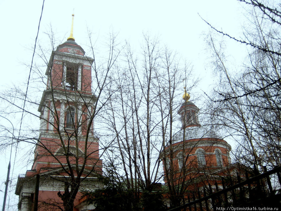 Церковь Троицы Живоначальной в Вишняках Москва, Россия