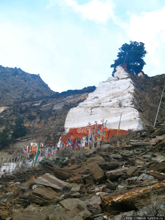 Трек вокруг Аннапурны:  каменистая долина реки Кали Гандаке Джомсом, Непал