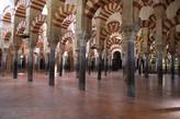 Зал ста колон в мечети в Кордобе