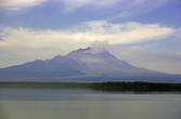 Вид на Шивелуч с озера Куражечное.