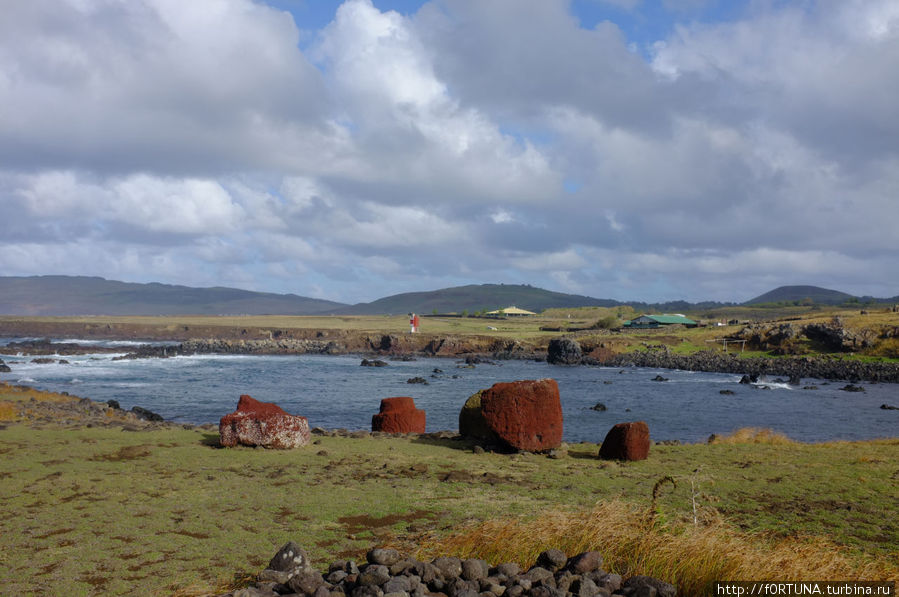 Моаи упали,шапки отлетели в сторону Остров Пасхи, Чили